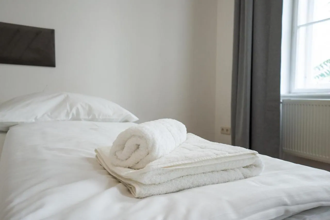 Central Spacious Apartment With A King-Size Bed 비엔나 0*,  오스트리아