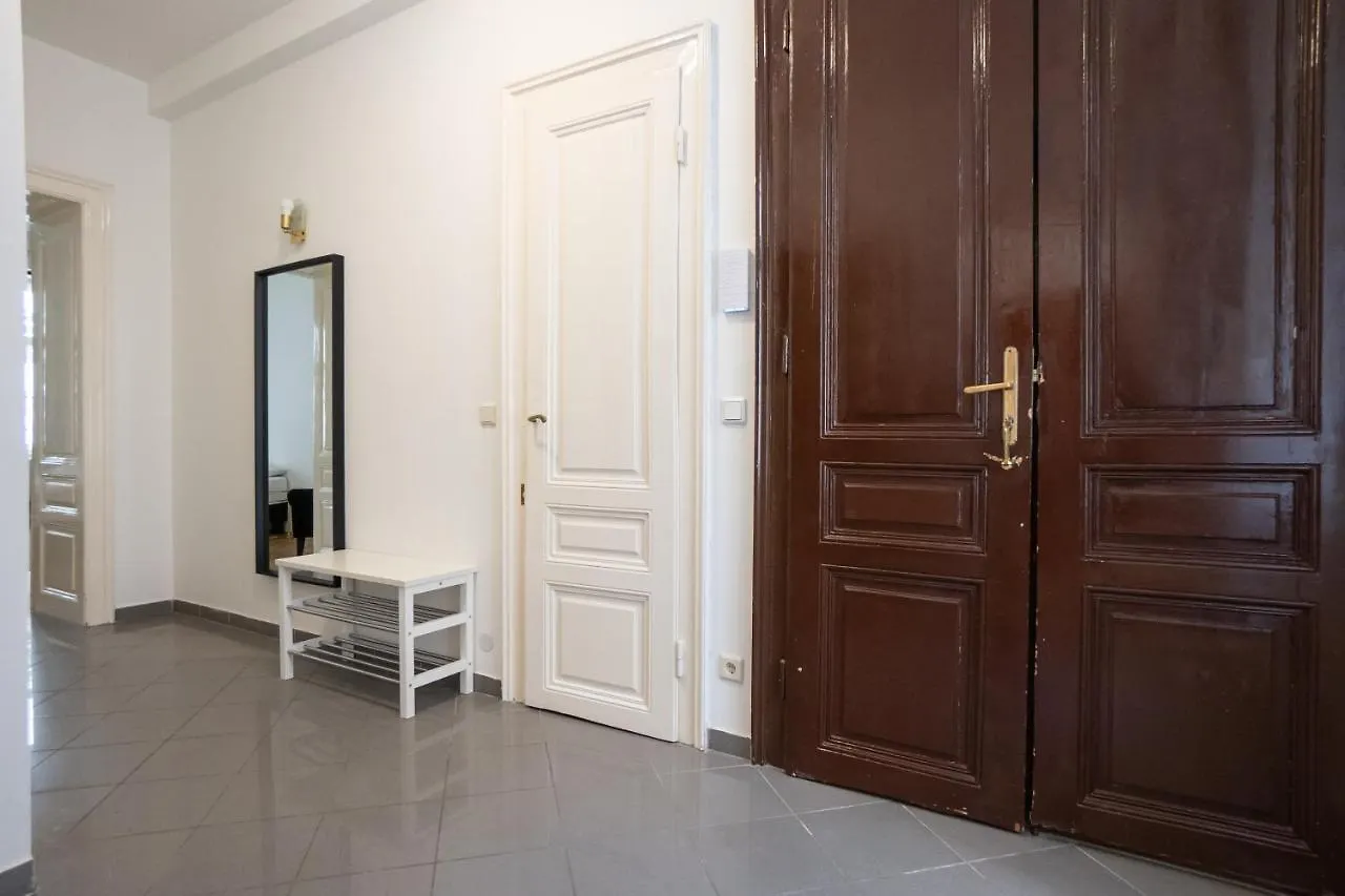 Central Spacious Apartment With A King-Size Bed 비엔나