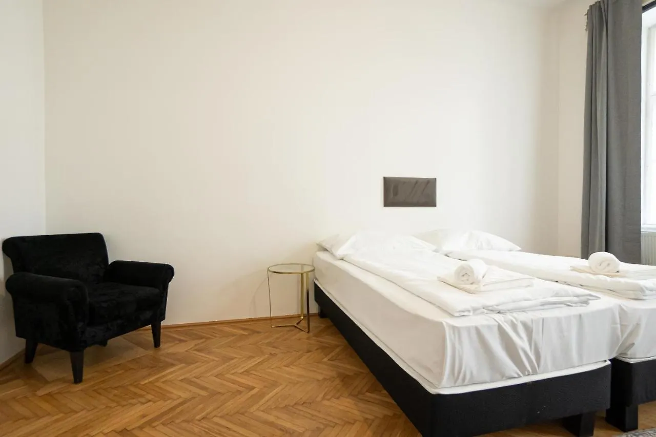Central Spacious Apartment With A King-Size Bed 비엔나