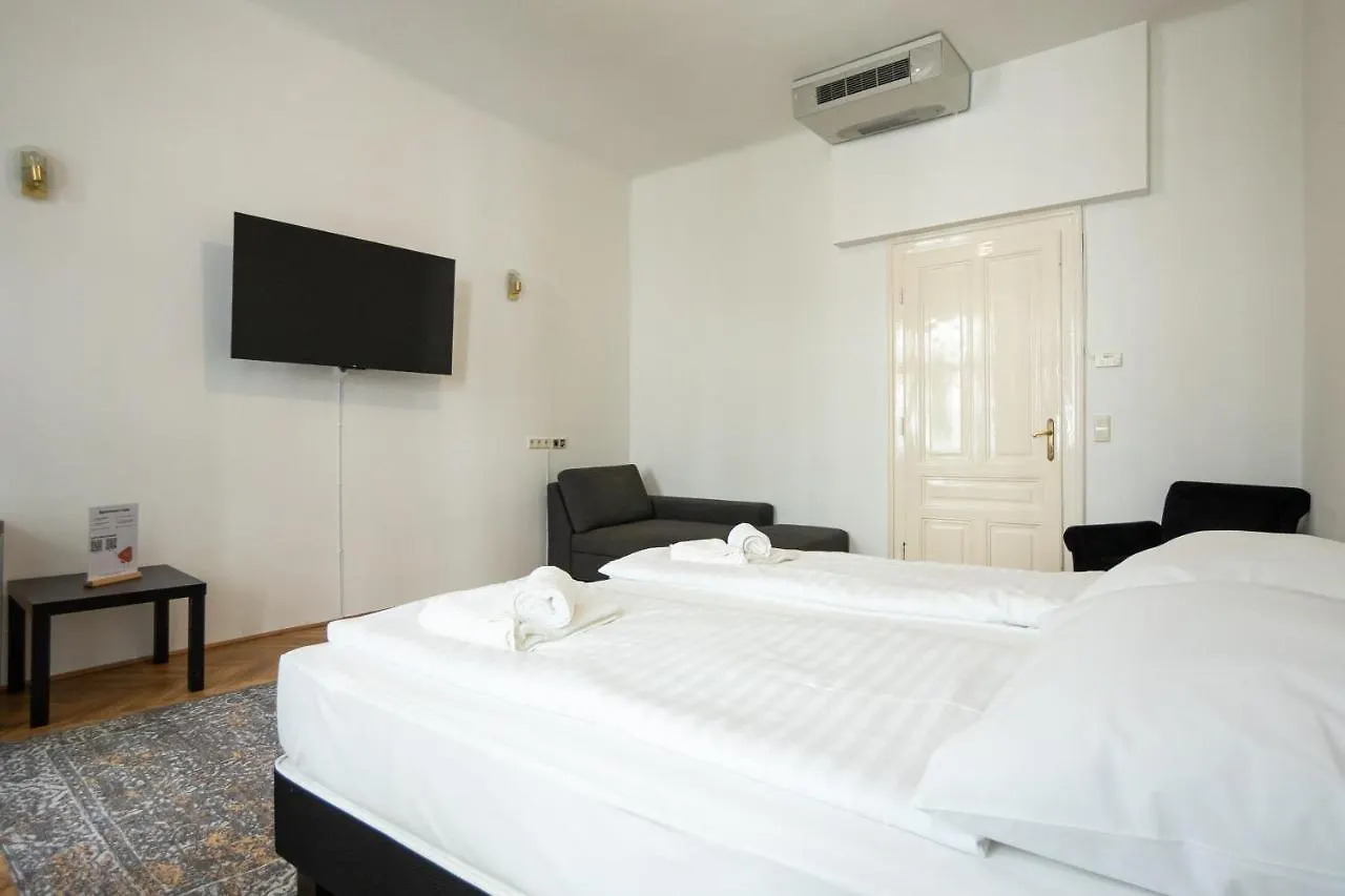 Central Spacious Apartment With A King-Size Bed 비엔나