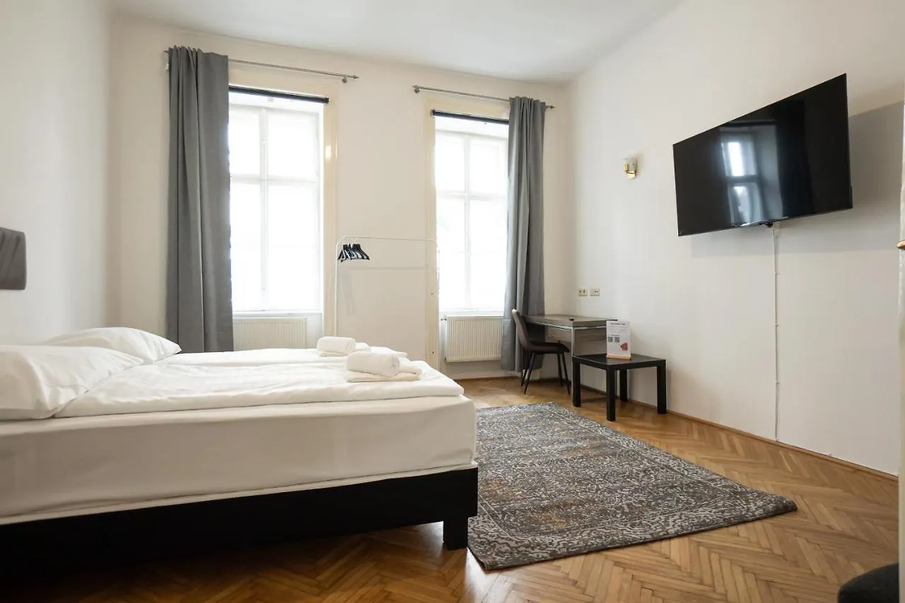 Central Spacious Apartment With A King-Size Bed 비엔나